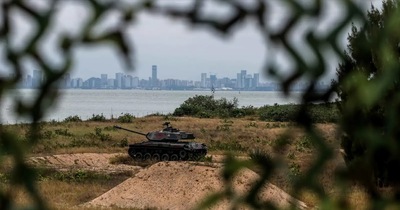 لقاء مع الكاتب|موقع إرم نيوز| قبضة "الدرونات" وإغراءات "السياحة".. إستراتيجية بكين لضم تايوان 